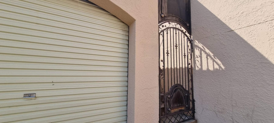 2 Bedroom Property for Sale in Heuwelsig Free State